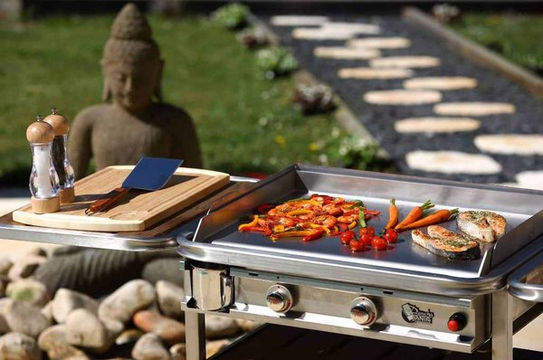Notre guide des meilleurs accessoires de plancha pour votre jardin